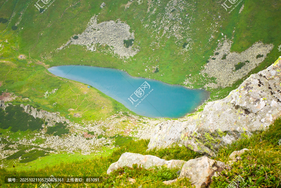 喀尔巴阡山脉中的美丽湖景,美丽景观
